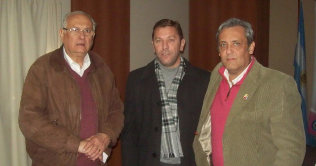 Dr. Rodrigo Borla, Intendente Mario Rubén Silvestrini y CPN Fernando Molinari.